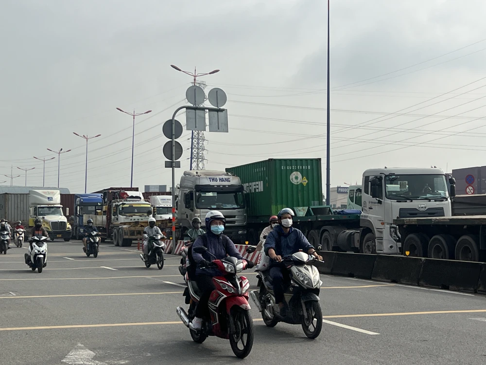 Tình trạng ùn ứ trên đường Võ Nguyên Giáp thường xuyên diễn ra. Tình trạng ùn ứ trên đường Võ Nguyên Giáp thường xuyên diễn ra.