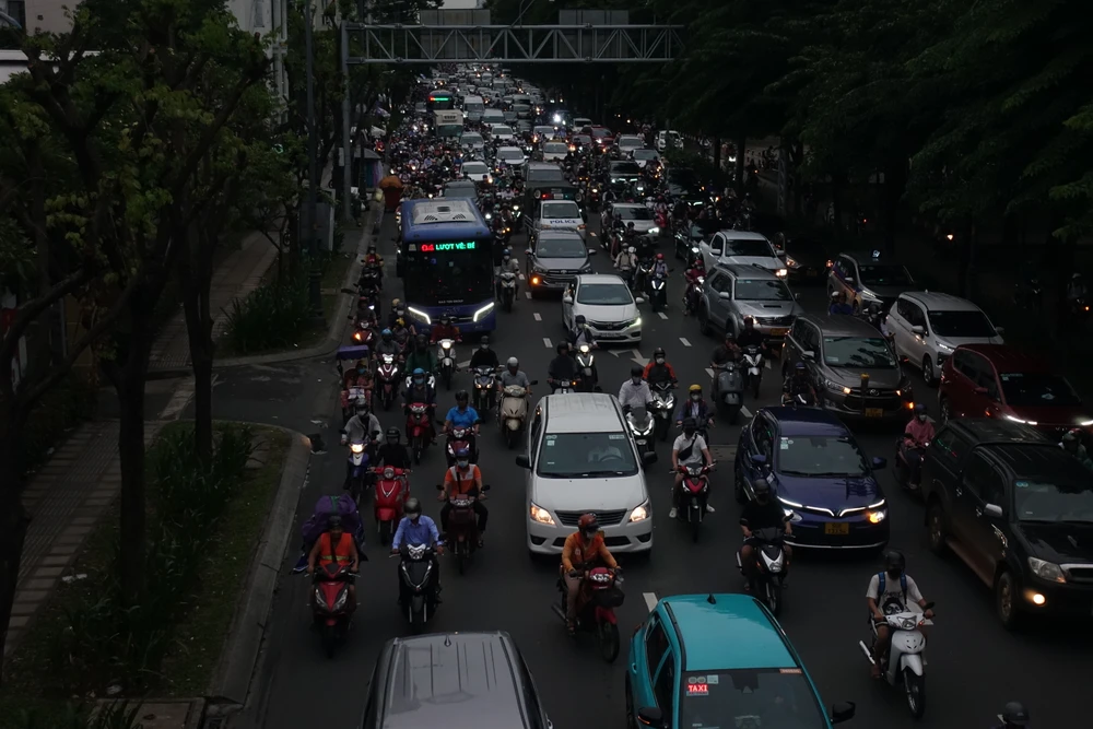 Dự báo tình trạng ùn ứ, Sở GTVT TP.HCM đã khuyến cáo người dân lựa chọn lịch trình di chuyển phù hợp.