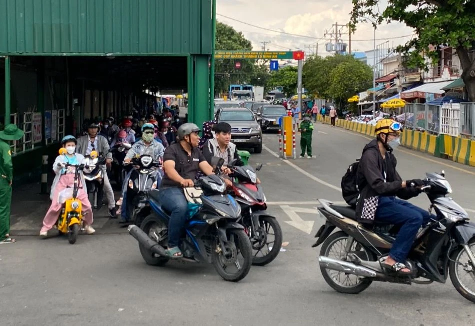 Xí nghiệp phà Cát Lái cũng cho biết ngày 3-9 và 4-9, người dân sẽ bắt đầu quay trở lại TP.