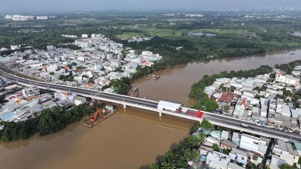Cận cảnh cầu Long Kiểng trong sáng ngày 8-9.