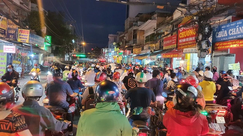 TP.HCM sẽ cấm dừng, đỗ xe 24/24 trên đường Lê Quang Định, Phan Văn Trị, quận Bình Thạnh. Ảnh: Nguyễn Yên