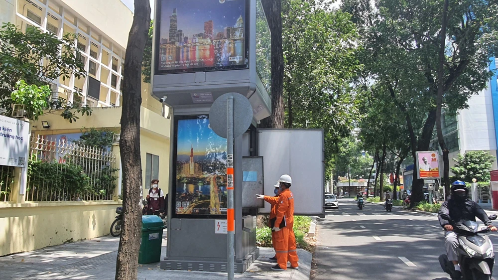 EVNHCMC khuyến cáo đến người dân các phương án đảm bảo an toàn điện mùa mưa.