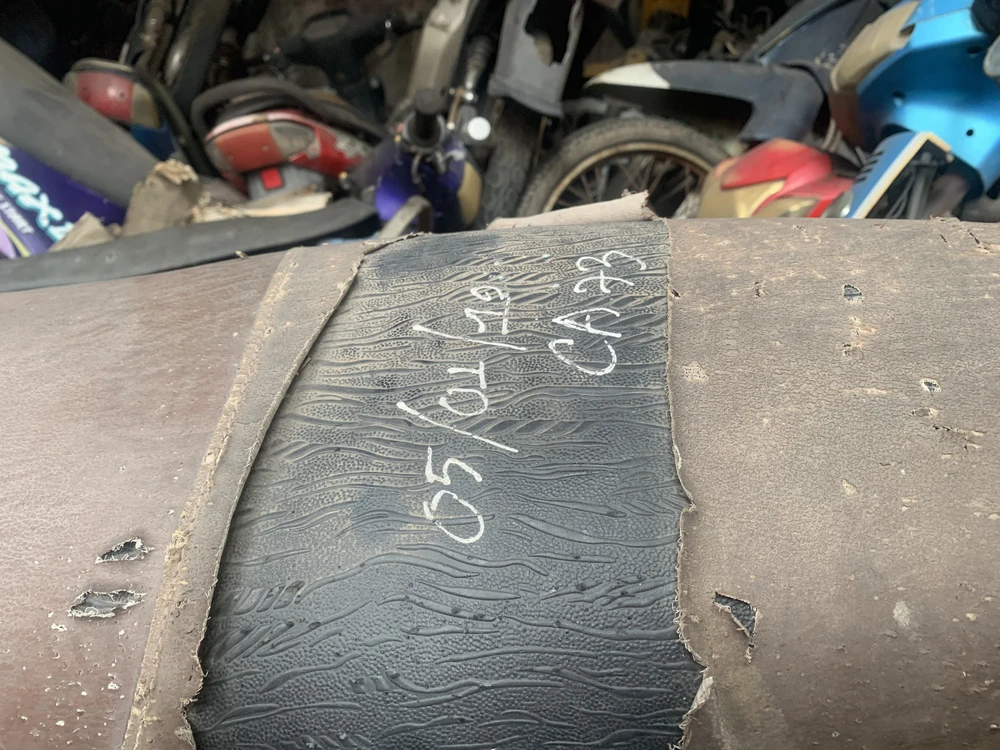 Tuy nhiên, theo Bến xe Miền Tây khó khăn lớn nhất vẫn là phương án giải quyết xe vô chủ, bởi hiện nay bãi xe đã quá tải, không còn chỗ để.