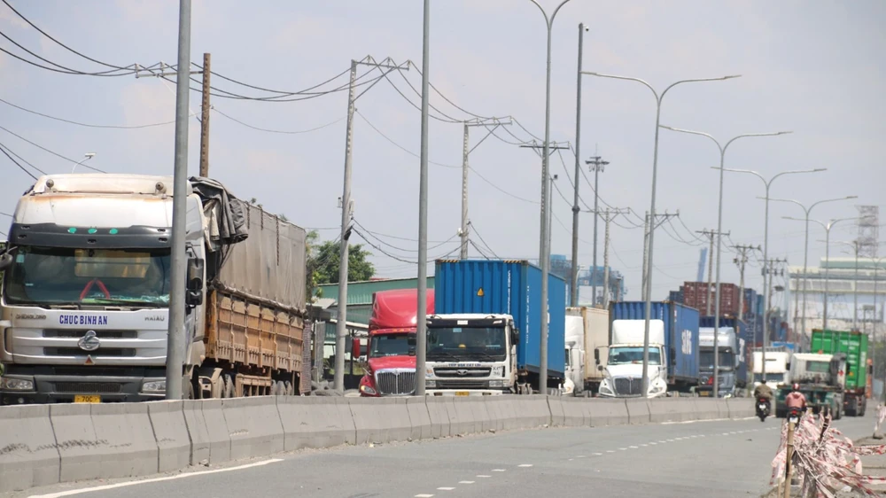 Nhanh chóng mở rộng đường Đồng Văn Cống