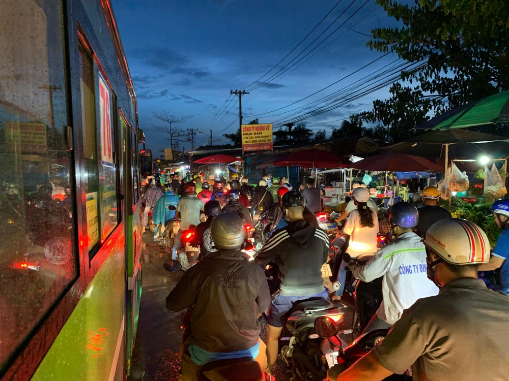 tái khởi động dự án cầu Tăng Long