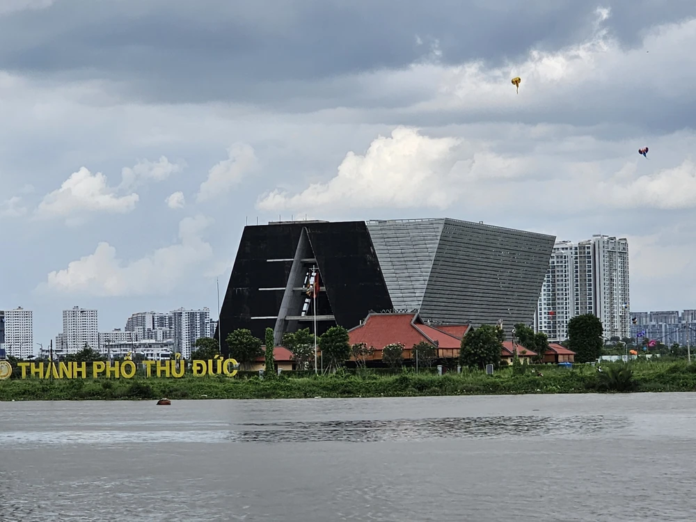 chỉnh trang bờ sông khu đô thị Thủ Thiêm