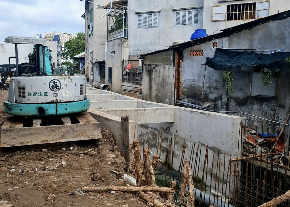 Cống Cầu Trắng ngăn sạt lở chính thức vận hành, người dân TP Thủ Đức vui mừng