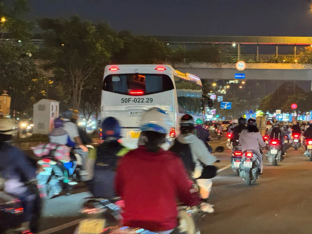 đường Phạm Văn Đồng