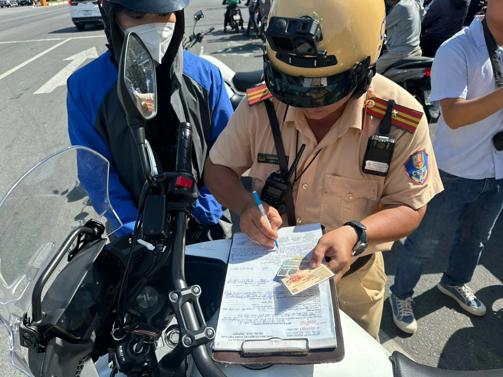 đường Phạm Văn Đồng