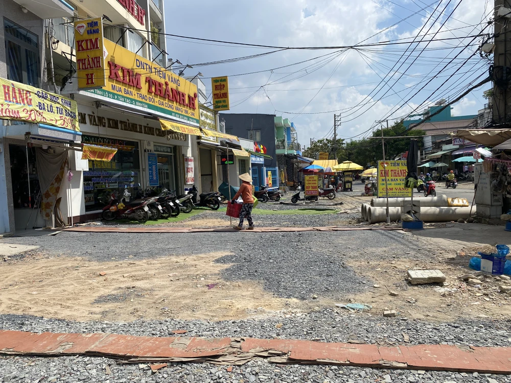 Dự kiến tháng 12-2023, cầu Bà Hom sẽ tái khởi công.