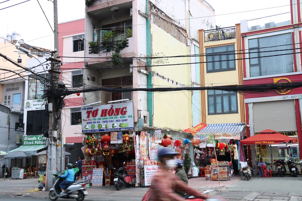 Một số hộ tại quận Tân Bình đã làm xong thủ tục nhận bồi thường nhưng chưa hoàn tất bàn giao mặt bằng