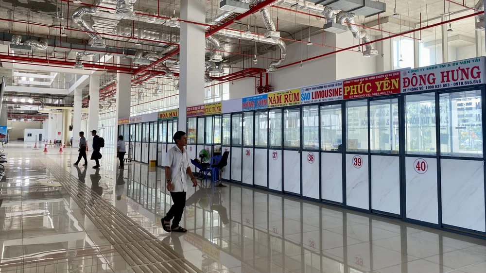 Bến xe miền Đông mới ra sao sau khi siết chặt “xe dù bến cóc” ?