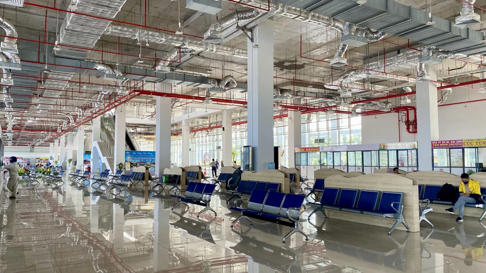 Bến xe miền Đông mới ra sao sau khi siết chặt “xe dù bến cóc” ?