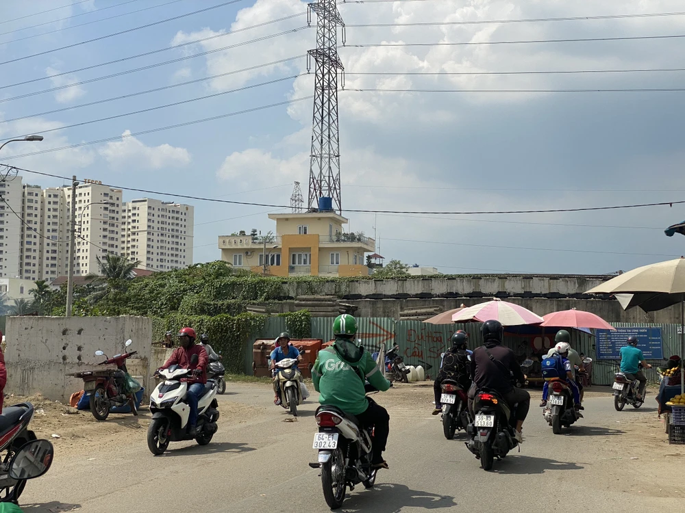 Tổ chức lại giao thông phục vụ tái khởi động dự án cầu Bà Hom, quận Bình Tân