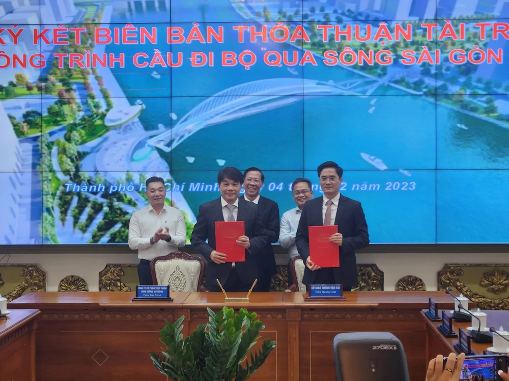 cầu đi bộ qua sông Sài Gòn