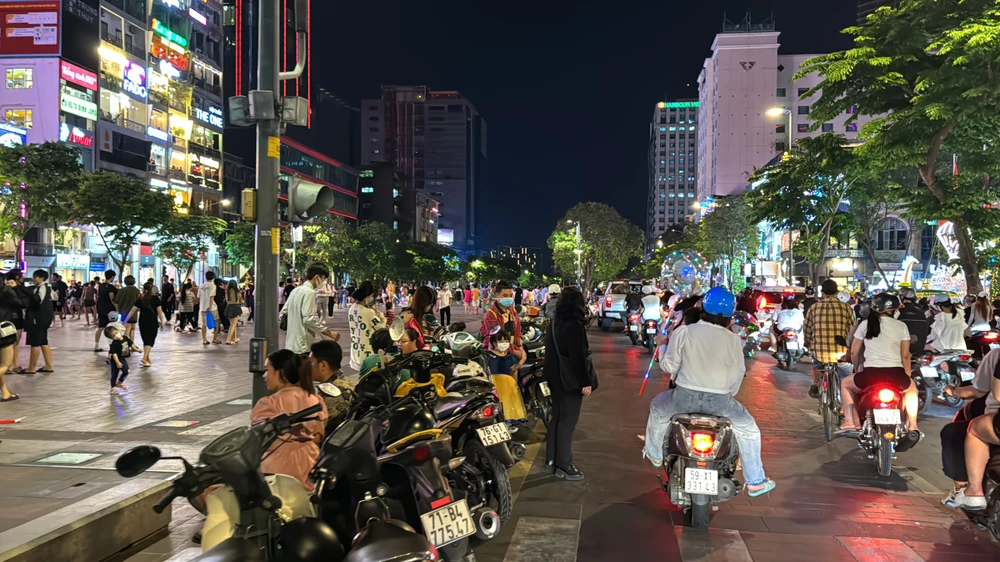 phố đi bộ Nguyễn Huệ