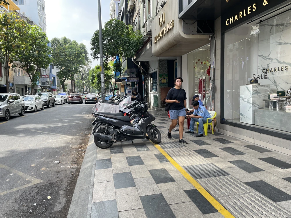 sử dụng lòng đường hè phố ở TP.HCM