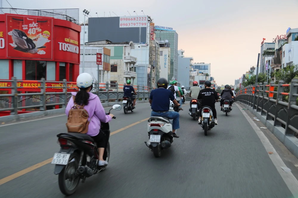 cầu vượt Cộng Hòa - Hoàng Hoa Thám