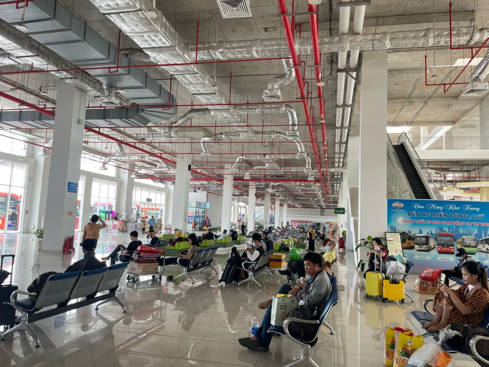 Người dân bắt đầu về quê ăn Tết sớm