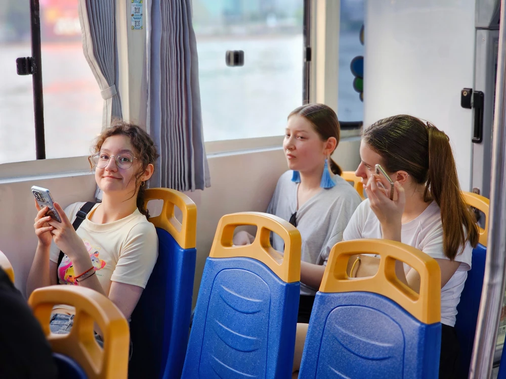 Khai trương tuyến buýt sông Bạch Đằng - Thủ Thiêm, Thủ Thiêm - Bạch Đằng.