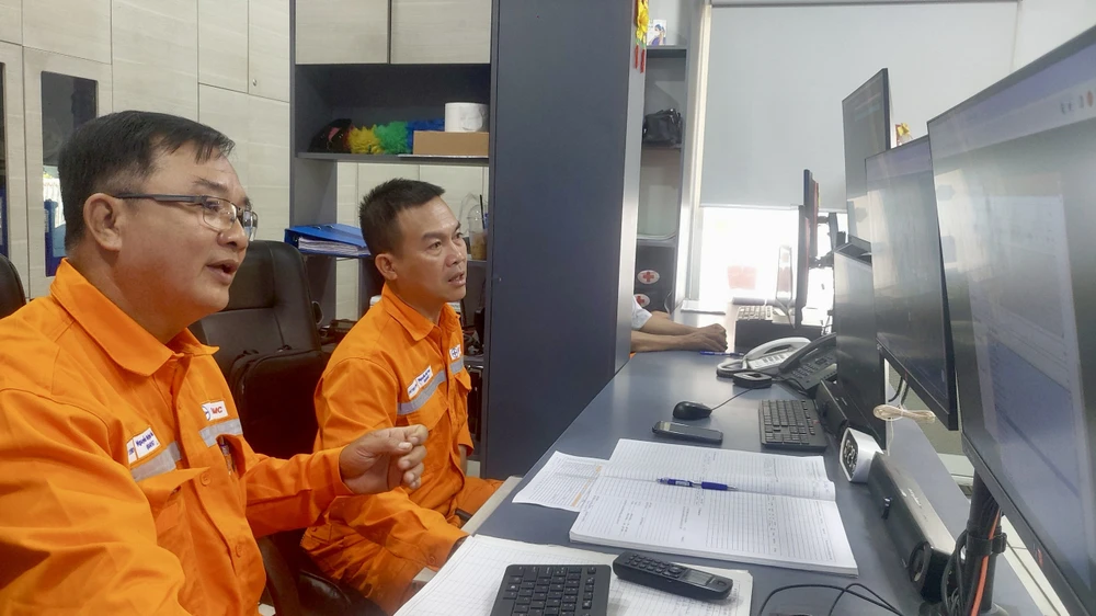 EVNHCMC làm việc đầu năm mới