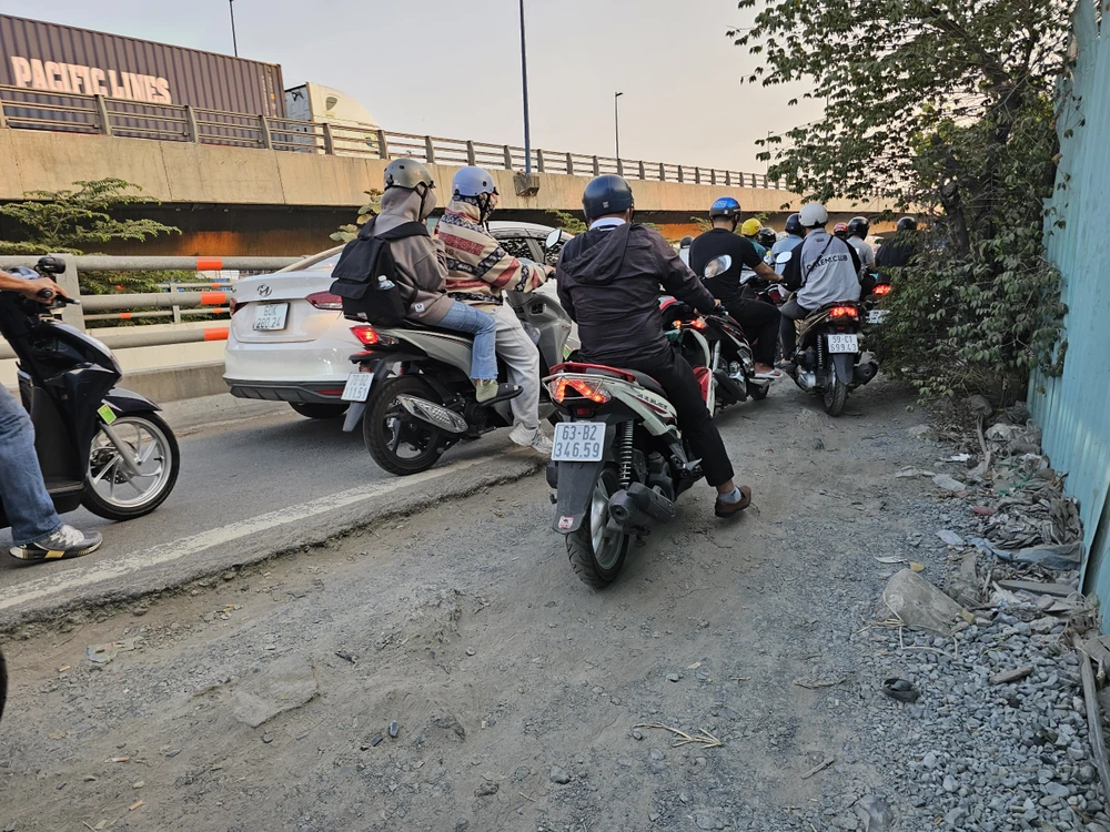 ường Võ Chí Công xuống cấp