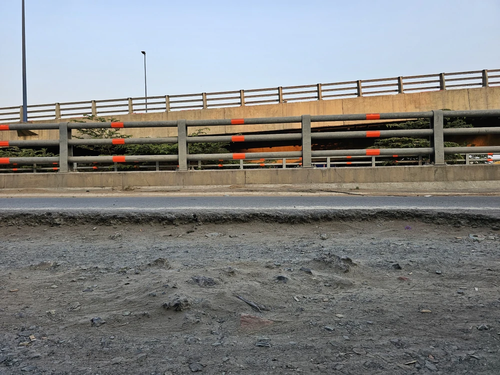 đường Võ Chí Công xuống cấp