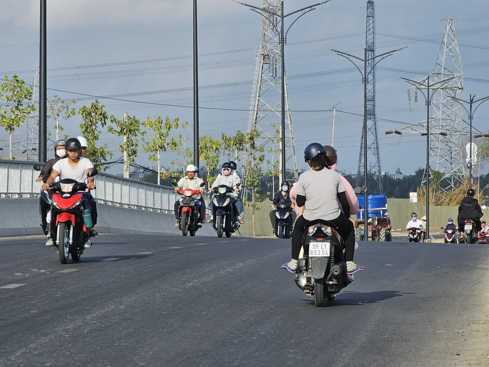 thông xe đường Phạm Hữu Lầu