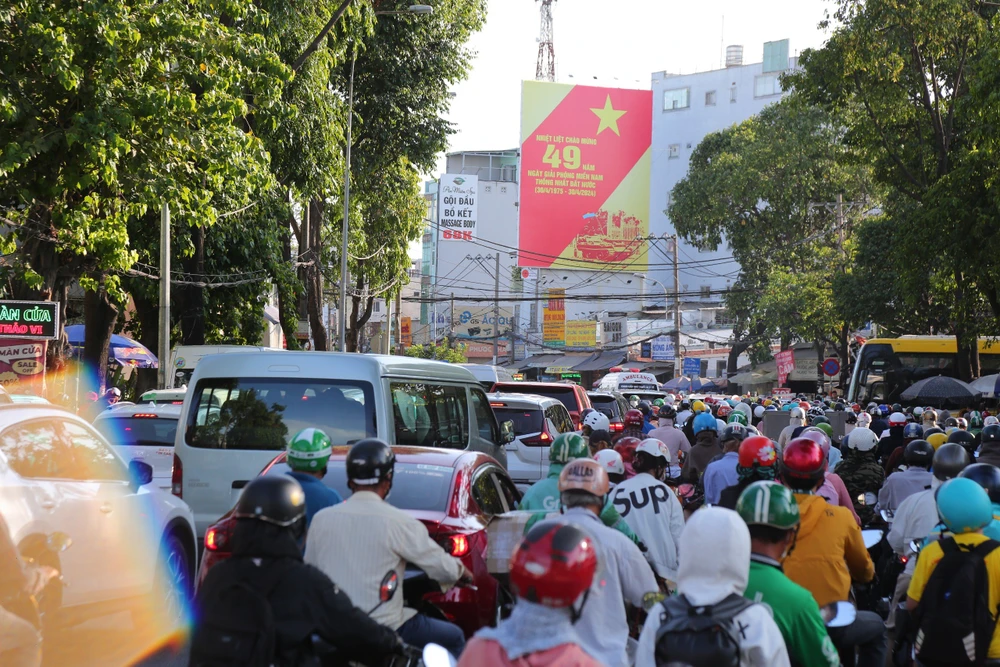 người dân TP.HCM về quê đón tết