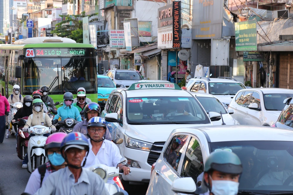 người dân TP.HCM nghỉ lễ 30-4.jpg