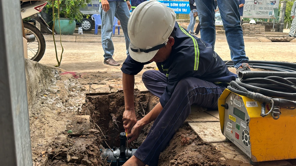 mang nước sạch tới từng hộ dân ở huyện Cần Giờ