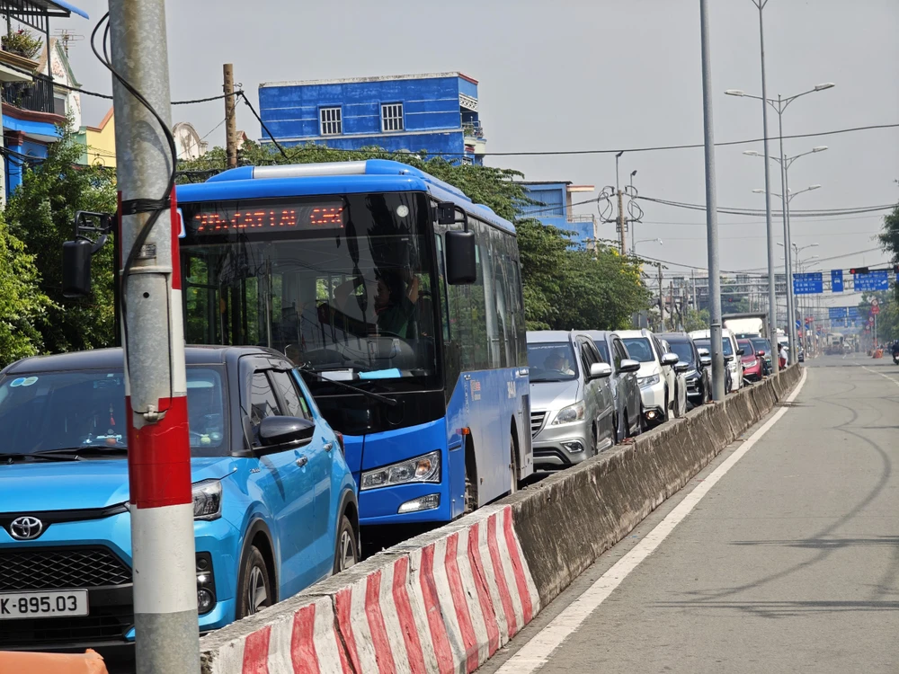 kẹt xe khu vực phà Cát Lái, TP Thủ Đức