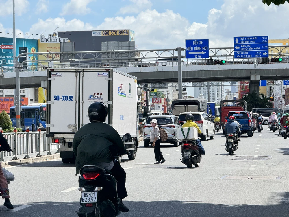 đi bộ sai ở TP.HCM