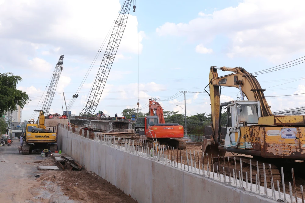 thông xe cầu Nam Lý vào tháng 9