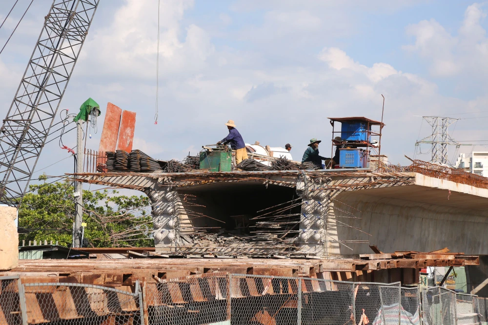 thông xe cầu Nam Lý vào tháng 9