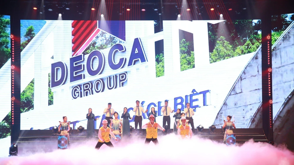 giải nhất thuộc về tác giả Vũ Quốc Việt với ca khúc Người Đèo Cả.