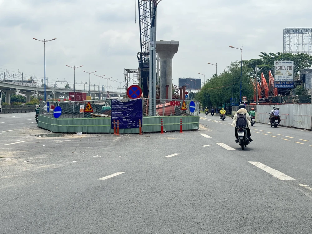 đề xuất cấm container, xe tải trên 5 tấn lưu thông lên cầu vượt ngã tư Thủ Đức