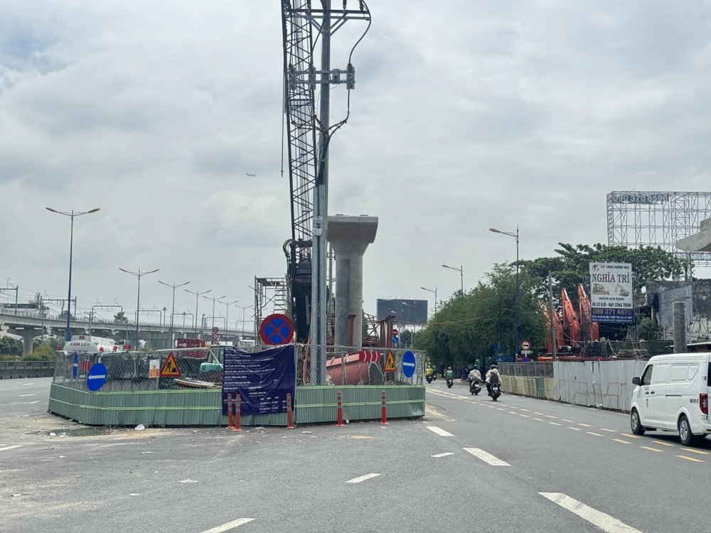 đề xuất cấm container, xe tải trên 5 tấn lưu thông lên cầu vượt ngã tư Thủ Đức