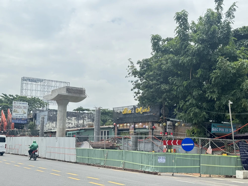 đề xuất cấm container, xe tải trên 5 tấn lưu thông lên cầu vượt ngã tư Thủ Đức