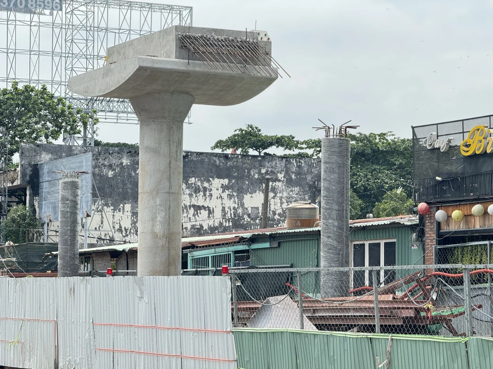 đề xuất cấm container, xe tải trên 5 tấn lưu thông lên cầu vượt ngã tư Thủ Đức