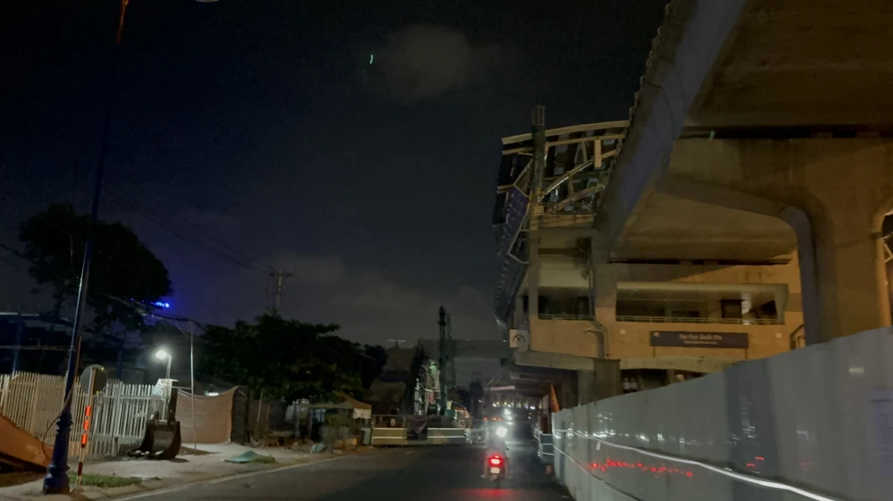 5 lần bị mất cắp trên đường song hành Xa lộ Hà Nội, cả tuyến đường tối thui