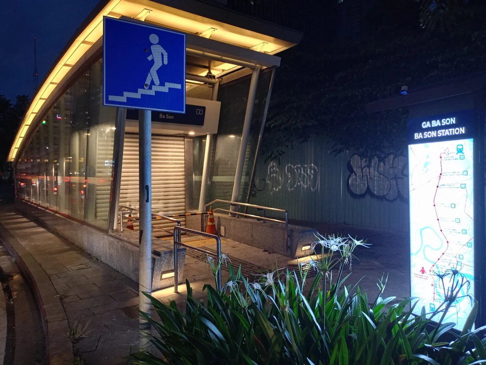 Xuất hiện biển báo metro đẹp như ở nước ngoài ở trung tâm TP.HCM