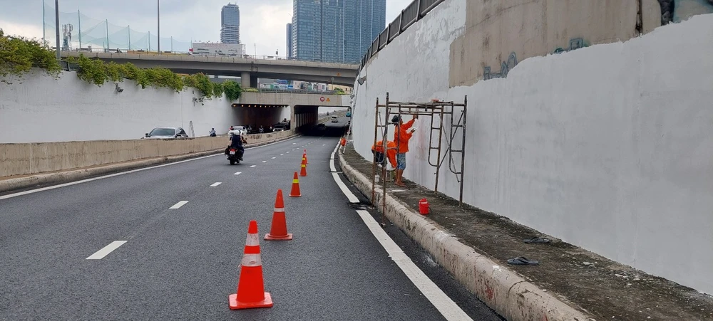 Hàng loạt hầm chui, dạ cầu TP.HCM được khoác áo mới