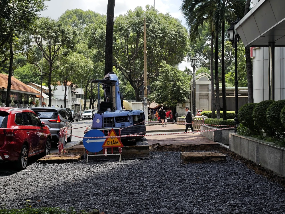 Quận 1 đang tích cực triển khai loạt dự án cải tạo, nâng cấp vỉa hè, xây dựng diện mạo quận 1