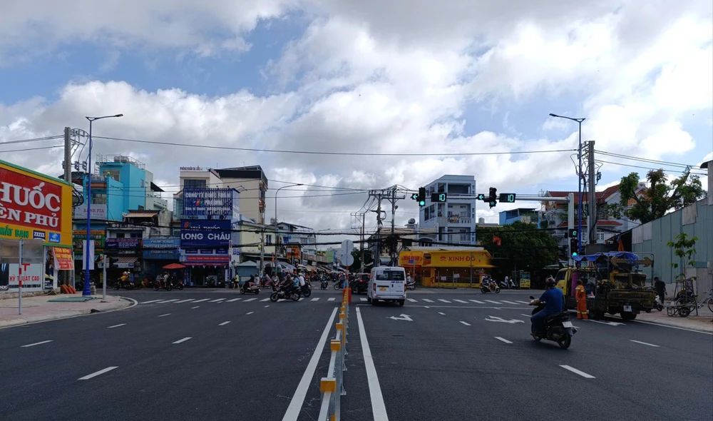 thông xe đường Tên Lửa