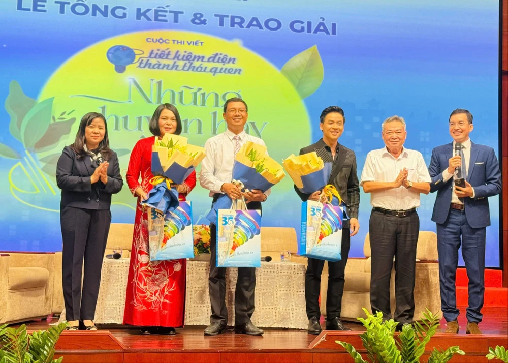 Tiết kiệm điện thành thói quen đã trở thành khẩu hiệu được phổ biến rộng rãi