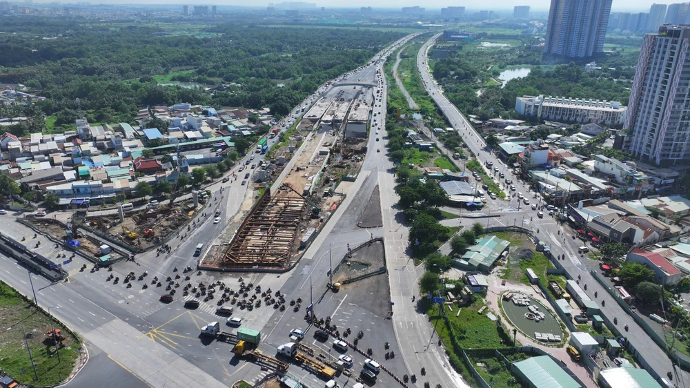 Khu vực thi công cầu Bà Dạt, dẫn lên cao tốc TP.HCM - Long Thành - Dầu Giây