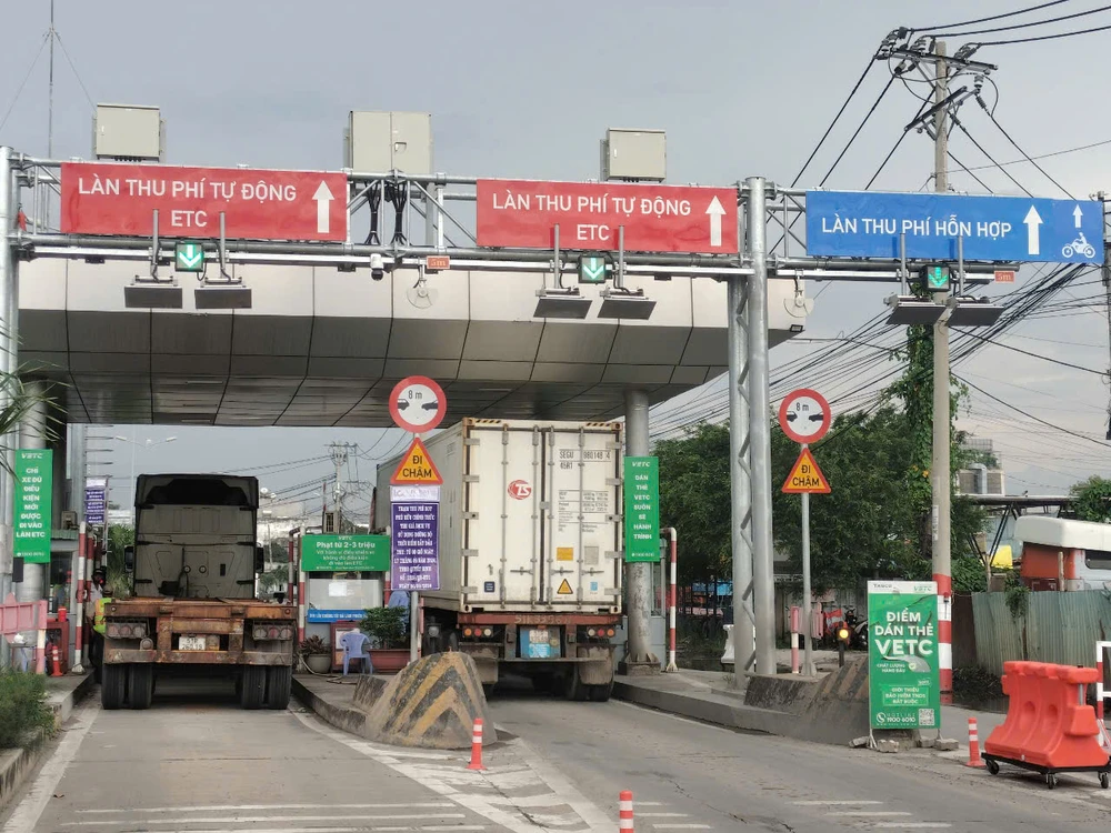 cuộc đối thoại với người dân để trao đổi các ý kiến kiến nghi liên quan đến Trạm thu phí BOT Phú Hữu.