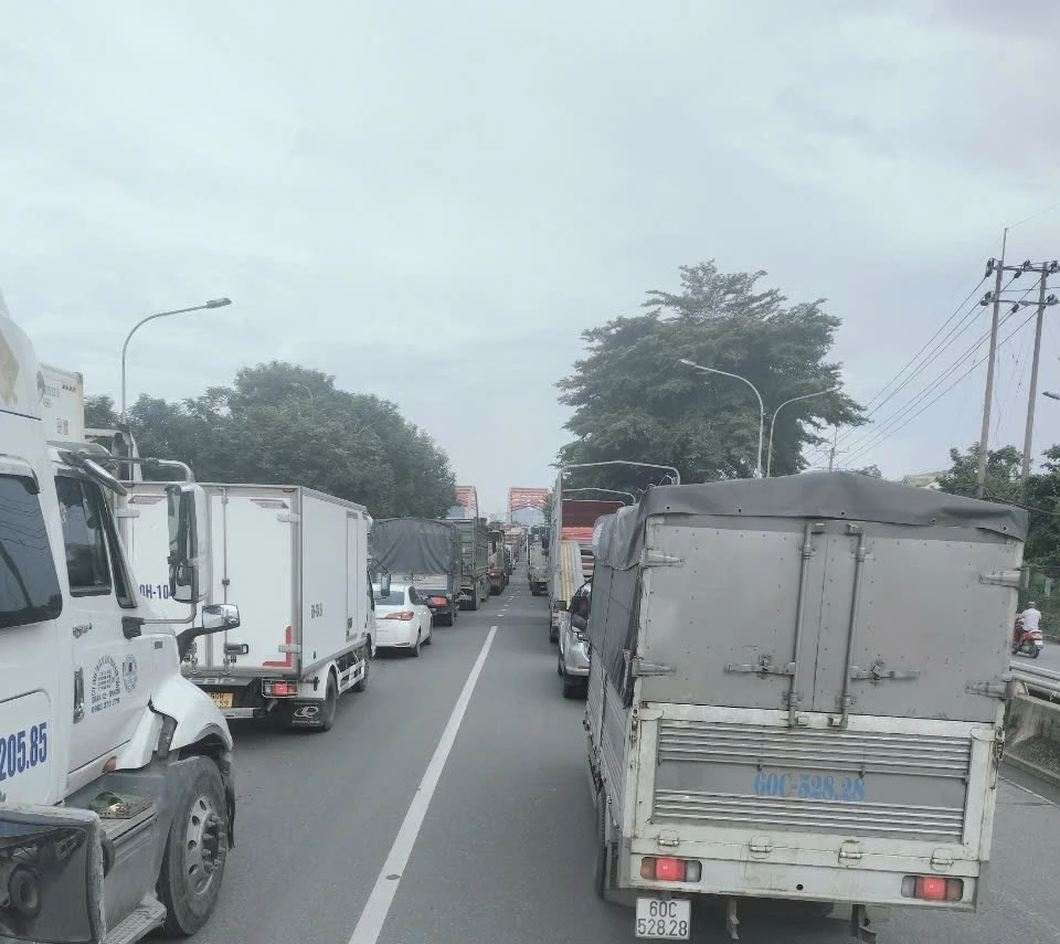 Khắc phục ổ gà trên đường Nguyễn Văn Linh, sẵn hàng thông xe hầm chui lớn phía Nam TP.HCM