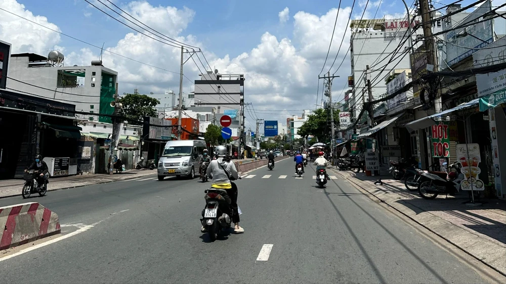 TP.HCM yêu cầu khắc phục ngay những bất cập trên đường Huỳnh Tấn Phát, quận 7